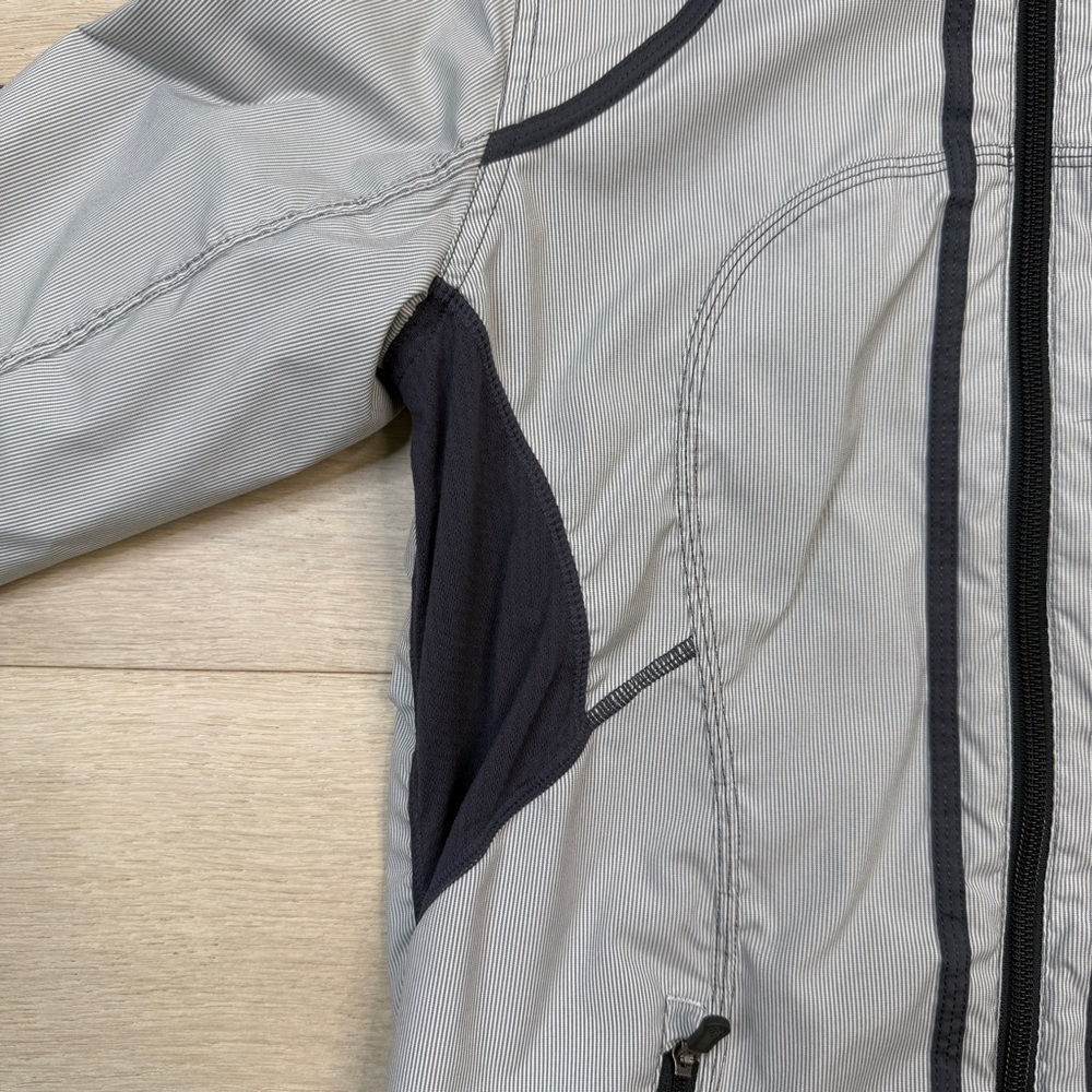 Lululemon Downtime Jacket - Picture 6 of 11